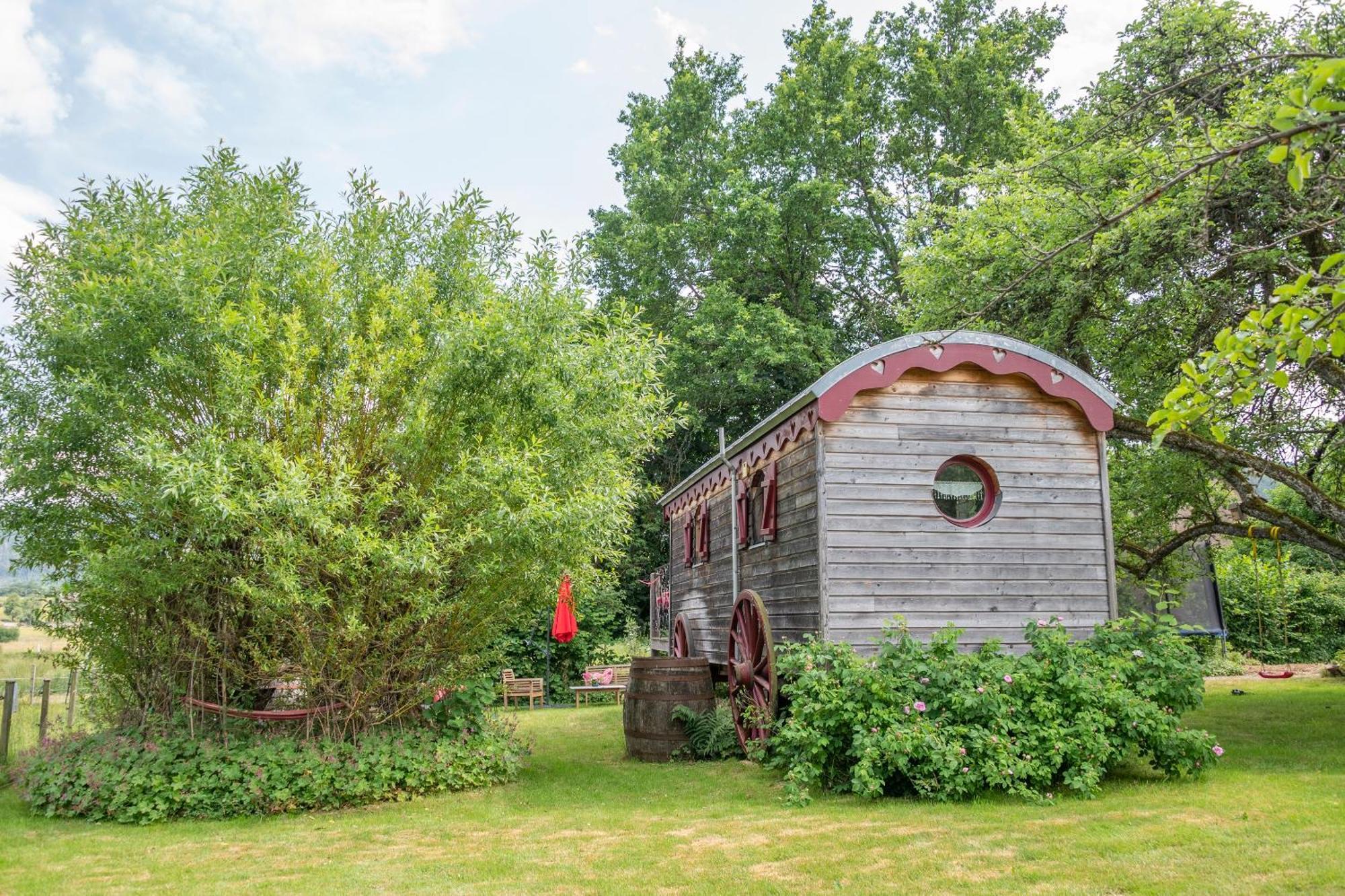 Saint-Michel-sur-Meurthe Roulotte Le Temps De Rever B&B 외부 사진