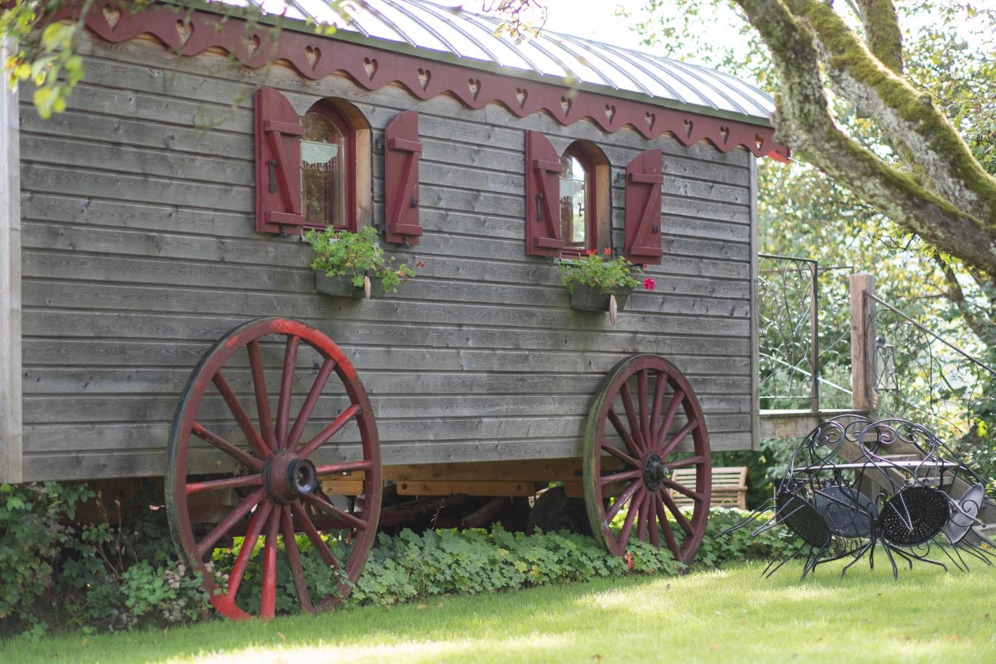 Saint-Michel-sur-Meurthe Roulotte Le Temps De Rever B&B 외부 사진